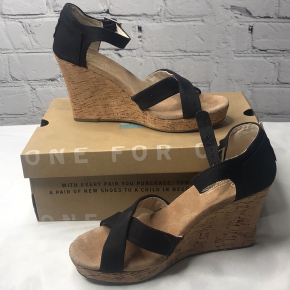 TOMS WOMENS BLACK STRAPPY WEDGES - Picture 4 of 5